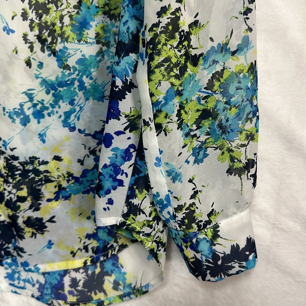 Kut from the Kloth Sheer Floral Print V-Neck Button Down Blouse Size Small - Picture 5 of 7